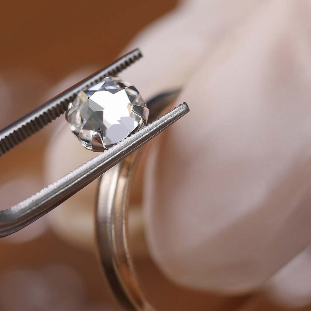 installazione diamante su anello
