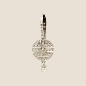 Gold mono earring with lucky symbol and diamonds