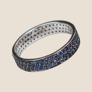 “Sparkle” ring with sapphires