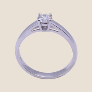 Ring in white gold with white diamond
