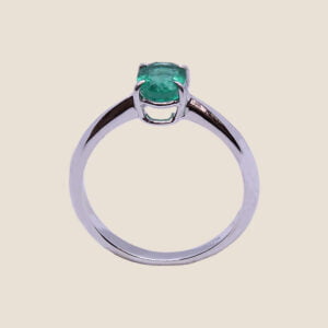 Ring in  gold  with oval emerald